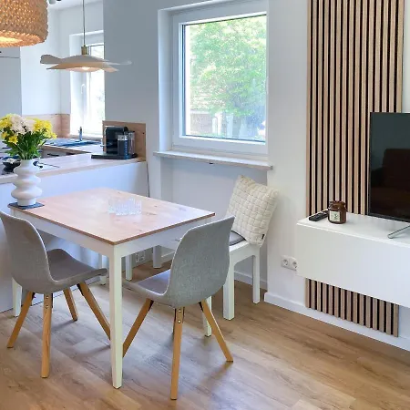شقة Kleines Glueck Zentral Mit Balkon Und Parkplatz غوسوينستين