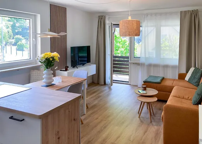 Kleines Glueck Zentral Mit Balkon Und Parkplatz غوسوينستين