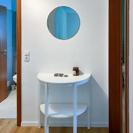 Kleines Glueck Zentral Mit Balkon Und Parkplatz شقة غوسوينستين