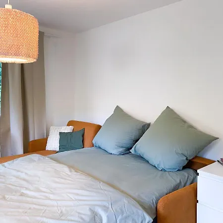 Kleines Glueck Zentral Mit Balkon Und Parkplatz غوسوينستين