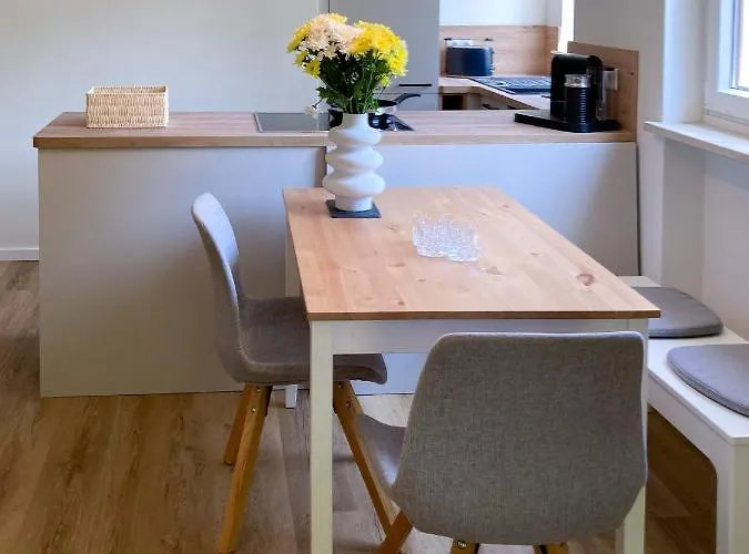 Kleines Glueck Zentral Mit Balkon Und Parkplatz شقة