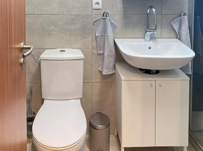 Kleines Glueck Zentral Mit Balkon Und Parkplatz شقة *