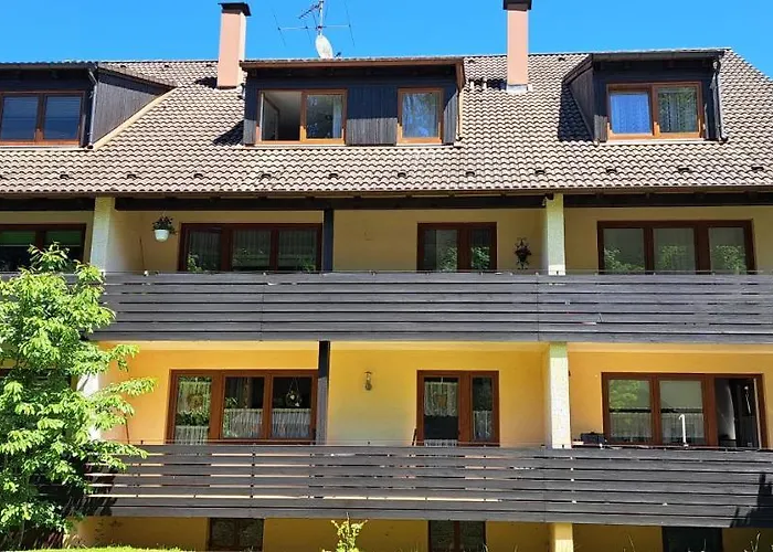 شقة Kleines Glueck Zentral Mit Balkon Und Parkplatz غوسوينستين